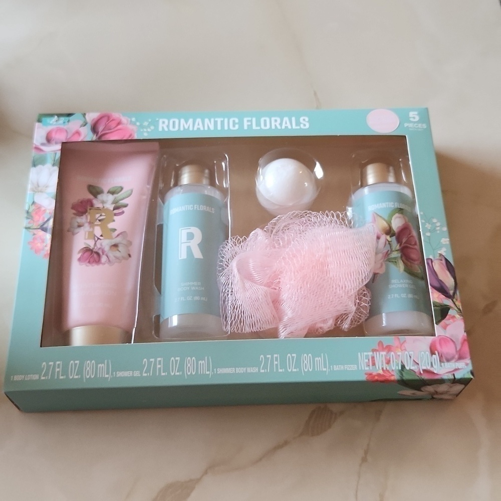 Bodycology Romantic Florals bath and body, lotion and soap set